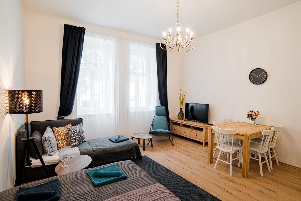 Apartment Gesse Brezinova Prague Exterior photo