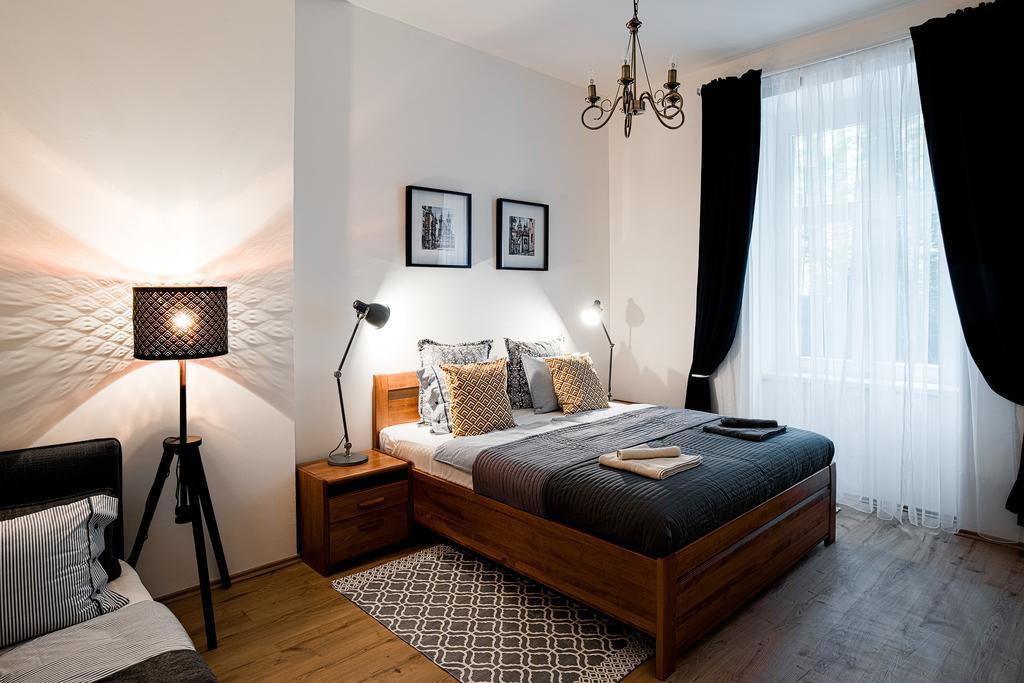 Apartment Gesse Brezinova Prague Exterior photo